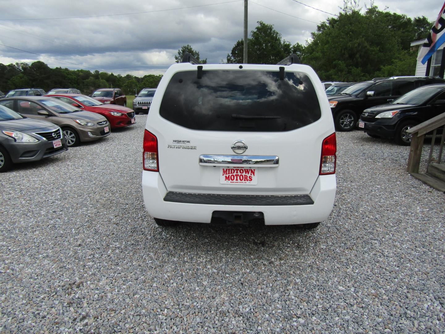 2011 White /Tan Nissan Pathfinder LE 2WD (5N1AR1NN6BC) with an 4.0L V6 DOHC 24V engine, Automatic transmission, located at 15016 S Hwy 231, Midland City, AL, 36350, (334) 983-3001, 31.306210, -85.495277 - Photo#6